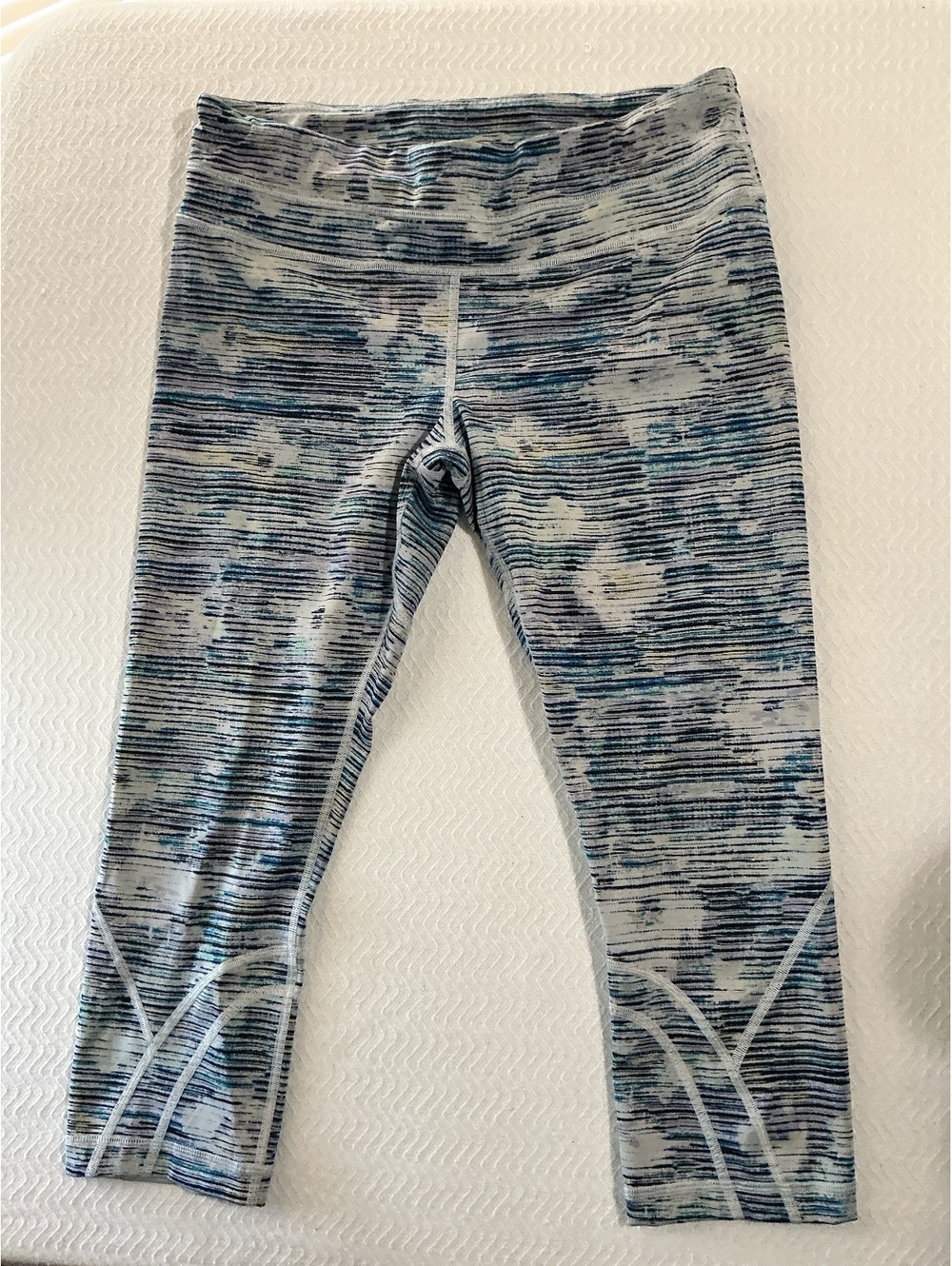 Lululemon Women's Size 10 Patterned Cropped Leggings
